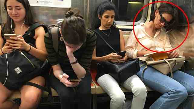 Kırmızı halıdan metroya!